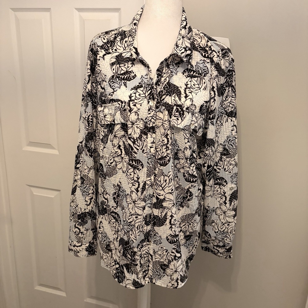Coral Bay Women's XL Button Up Shirt Black White Tropical Floral Travel Resort